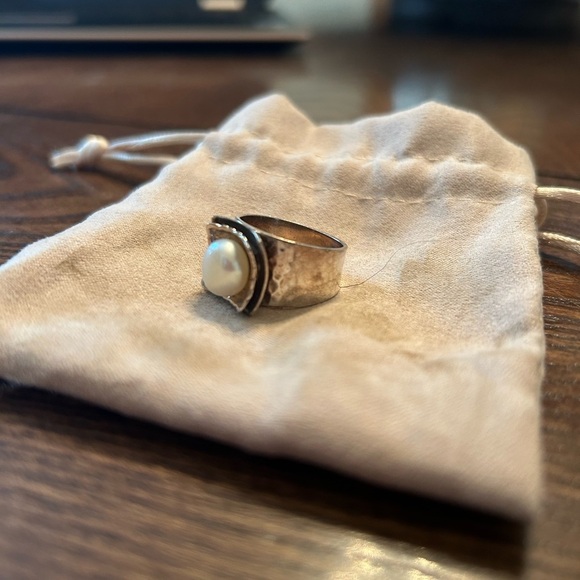 Silpada Sterling Silver 925 Layered Freshwater Pearl Hammered Wide Band Ring - Picture 2 of 3